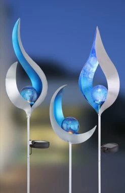Design Solarleuchte Silber Mit Blauer Glaskugel 17,5x6x90cm Mit Erdspieß Von Globo -Lichtwelt Verkauf 33467b am