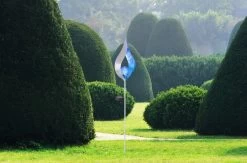 Design Solarleuchte Silber Mit Blauer Glaskugel 17,5x6x90cm Mit Erdspieß Von Globo -Lichtwelt Verkauf 33467b am day