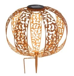 LED Solarleuchte Kugel Aus Streifen M. Dekorstanzungen Rostfarbend 300mm Von Globo 9 LED Solarleuchte Kugel Aus Streifen M. Dekorstanzungen Rostfarbend 300mm Von Globo -Lichtwelt Verkauf 33647r a