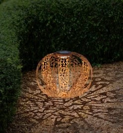 LED Solarleuchte Kugel Aus Streifen M. Dekorstanzungen Rostfarbend 300mm Von Globo 12 LED Solarleuchte Kugel Aus Streifen M. Dekorstanzungen Rostfarbend 300mm Von Globo -Lichtwelt Verkauf 33647r am