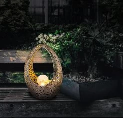 Design Solarlampe Skulptur Mit Dekorstanzungen Und Kugel Von Globo 14 Design Solarlampe Skulptur Mit Dekorstanzungen Und Kugel Von Globo -Lichtwelt Verkauf 36528 am