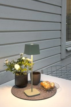 KONSTSMIDE Capri LED USB Akku Tischleuchte Grün/grau Dimmbar 2700/3000K 18 KONSTSMIDE Capri LED USB Akku Tischleuchte Grün/grau Dimmbar 2700/3000K -Lichtwelt Verkauf 7814 630.s.1.0