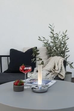 KONSTSMIDE Biarritz Akku Tischleuchte IP54 Silberfarben Dimmbar 1800/3000/4000K -Lichtwelt Verkauf 7827 003.s.2.0