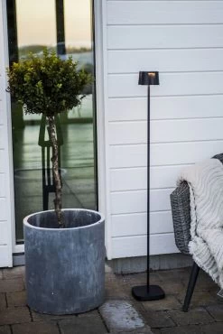 KONSTSMIDE Nice Akku Stehleuchte IP54 Schwarz Dimmbar 2700/3000K -Lichtwelt Verkauf 7831 750.s.1.0